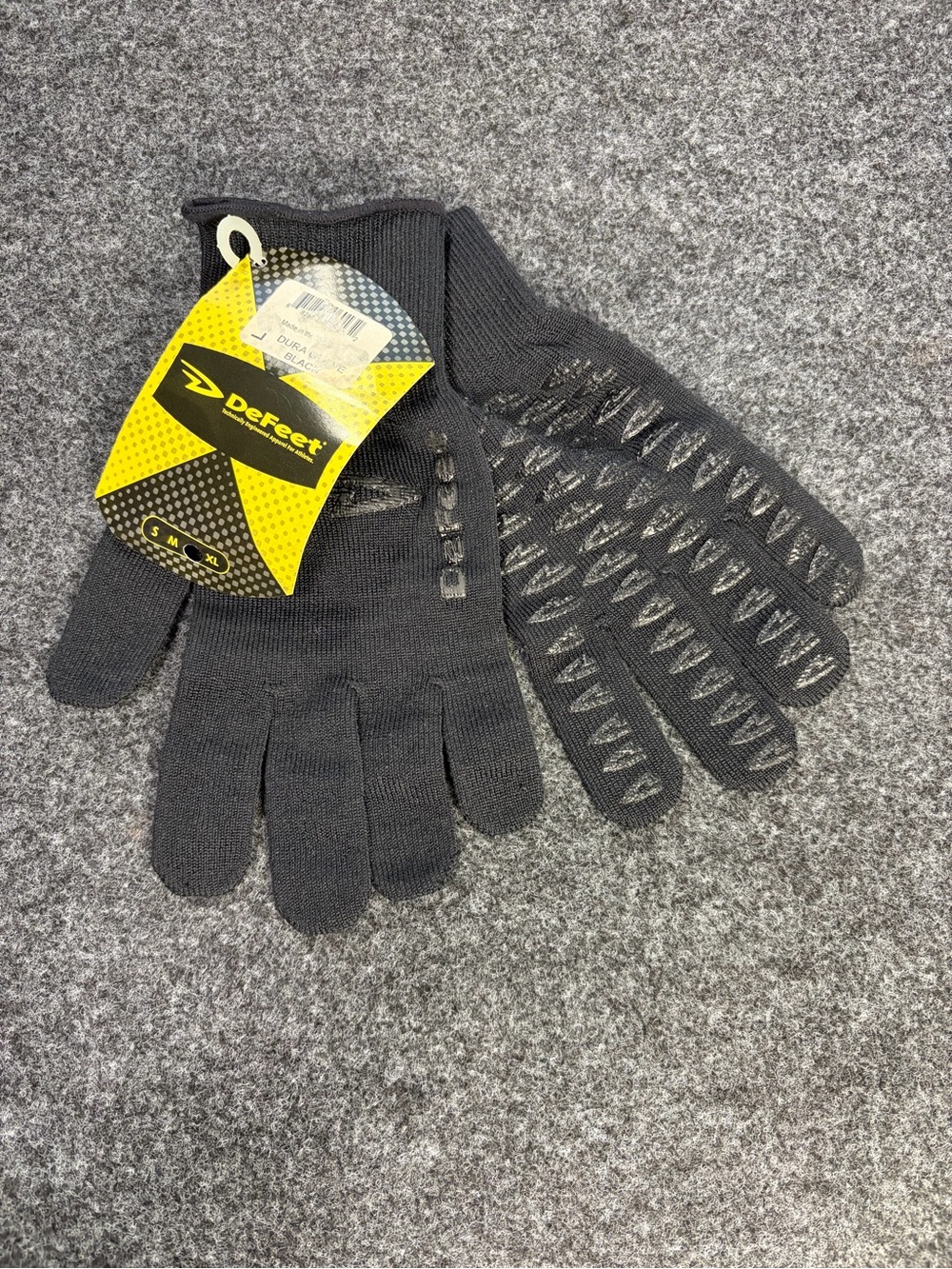 DeFeet Black Knit Grip Gloves New With Tags